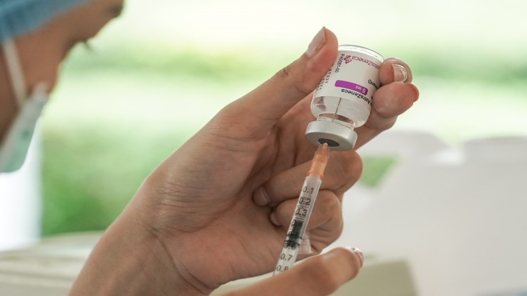 “หมอธีระวัฒน์” ชี้ฉีดวัคซีน “ซิโนแวค” ครบ 2 เข็มแล้ว แนะเข็ม 3 ควรใช้ “ไฟเซอร์-โมเดอร์นา”